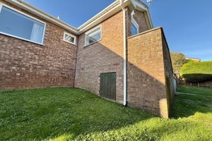 Side Garden/Storage- click for photo gallery